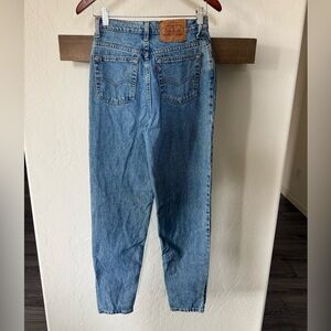 Vintage Levi’s|Women’s high rise mom jeans,slim/barrel skinny style•••Size 9